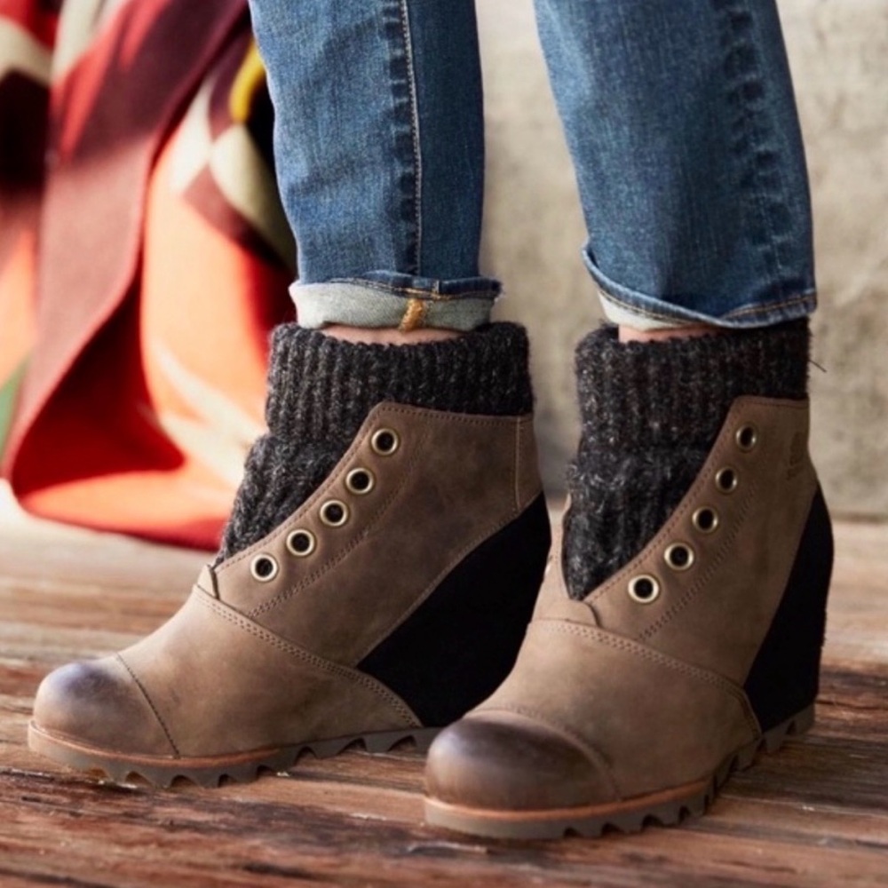 New with box Sorel Joanie Sweater Wedge Ankle Boots
Size 8.5 ( fits like an 8)